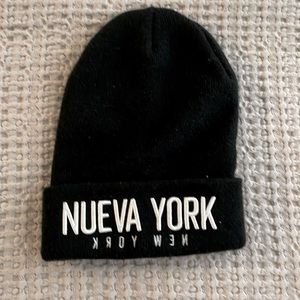 Black aritzia beanie